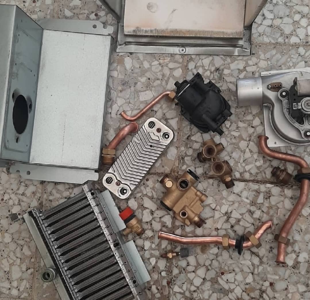 لوله کشی لوله های دیپردار و نوار گرمایی از کف